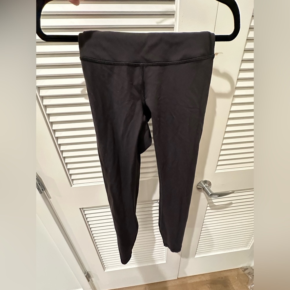 Lululemon Size 4 Black Wunder Under Leggings